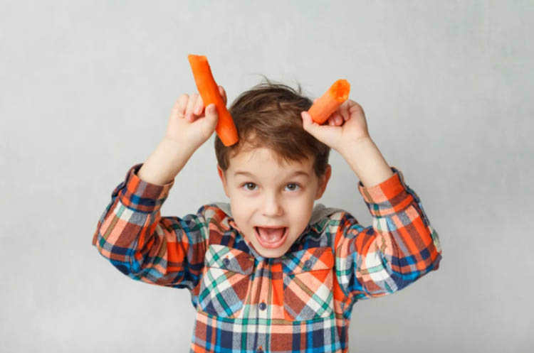 In reality, each star is a huge glowing ball of light. The sun is. 