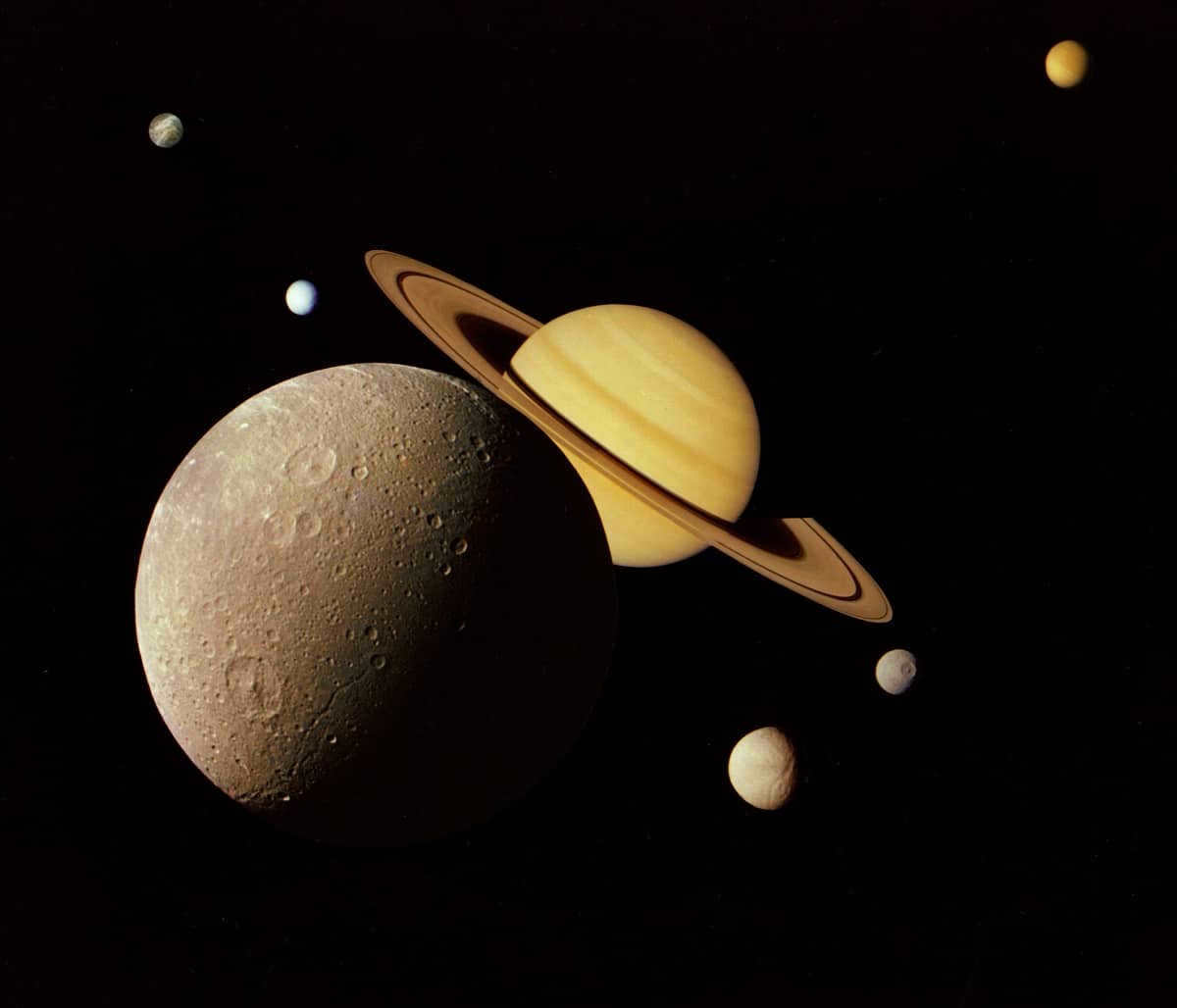 how many satellites does saturn have