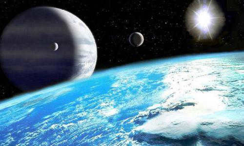 how many natural satellites does the earth have