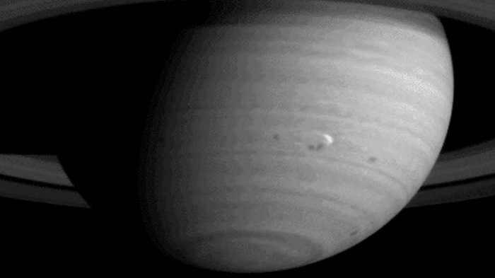 Voyager photo of Saturn