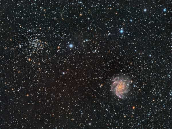 NGC 6946 is a spiral galaxy with a junction, to the left and above you can see the scattered star cluster NGC 6939
