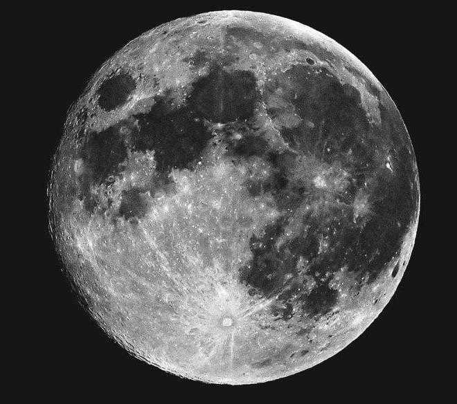 Why the moon does not rotate on its axis