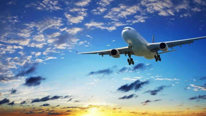 Where in the cabin of an airplane flying at an altitude of 10,000 meters, where does oxygen come from?