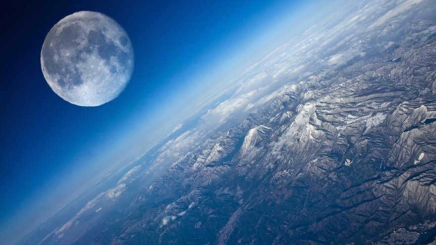 Lunar orbital path
