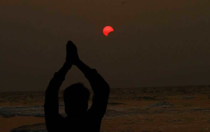 Solar and lunar eclipses of 2021: dates, peculiarities, where to observe and what not to do 8